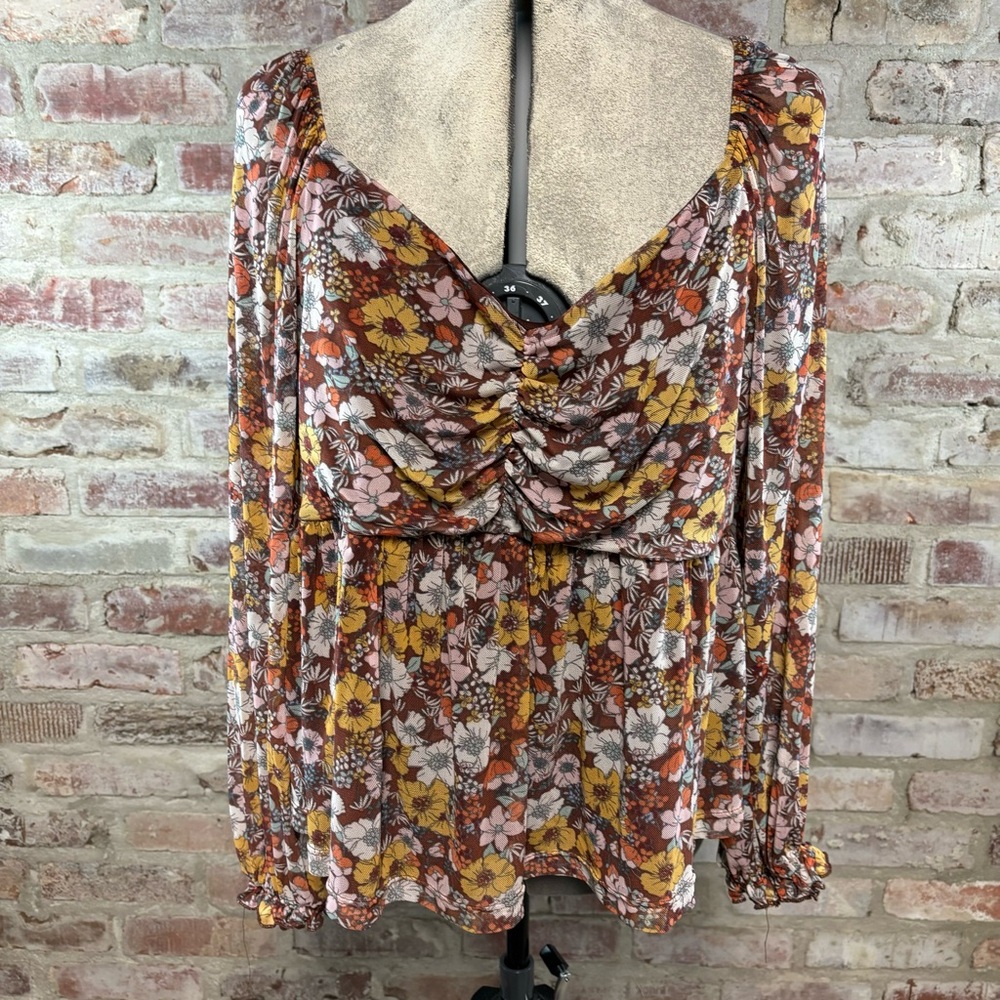 A beautiful soul ruched ruffled floral top x 10-12